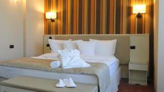 Отель Hotel Paradis Клуж-Напока Стандартный двухместный номер с 1 кроватью или 2 отдельными кроватями-4